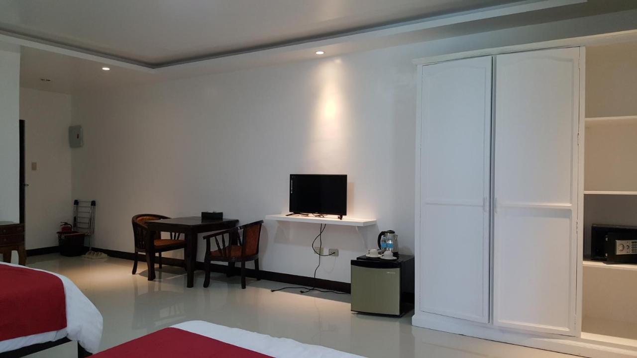 Phil Oasis Hotel & Resort Silang Exterior foto